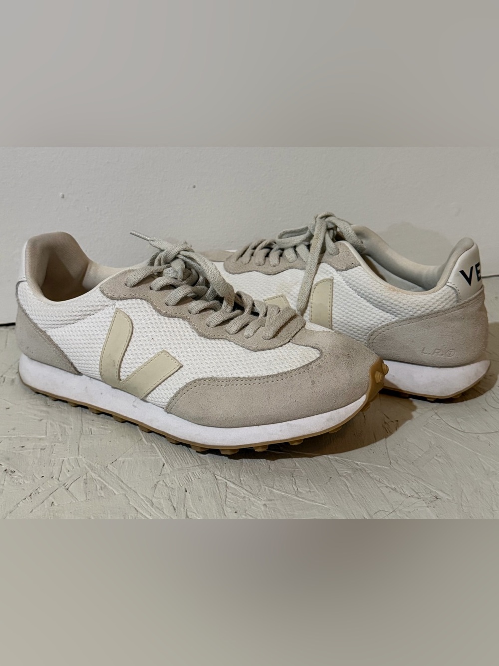 Veja Rio Branco Sneakers | Women’s US 9 / EU 40 | White & Beige | Good Condition